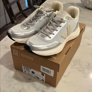 NEVER WORN Veja Impala sneakers size 38